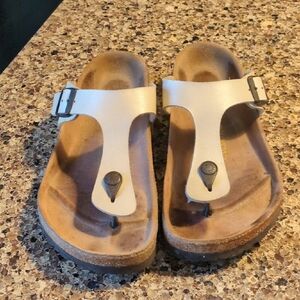 Birkenstock Gizeh Cream Leather Sandals